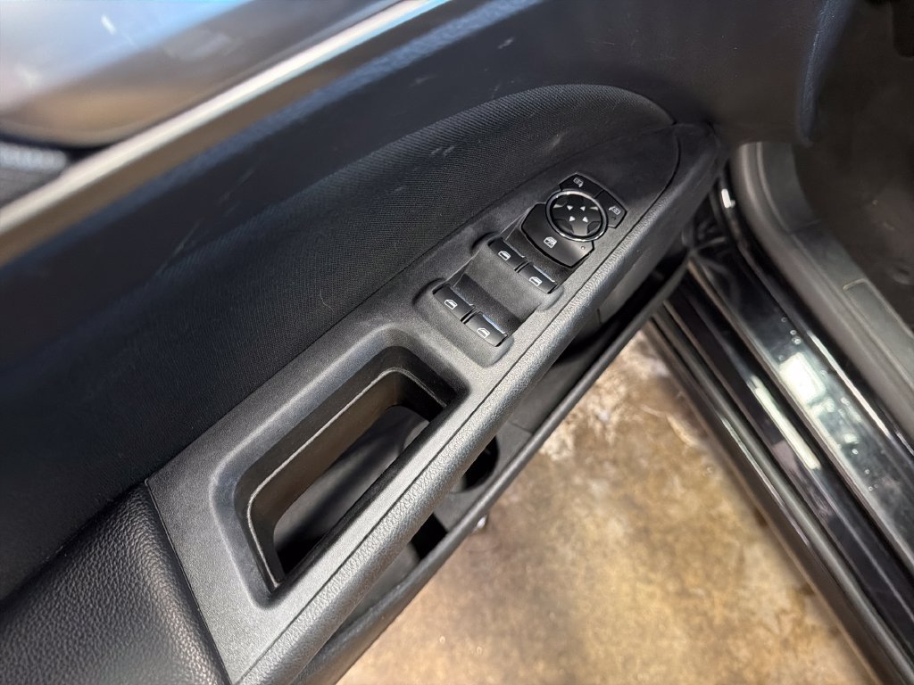 Used 2019 Ford Fusion SE FWD image 16