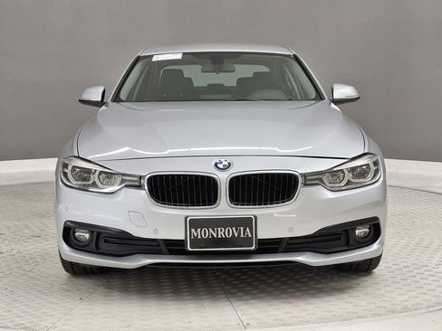 Used 2018 BMW 320i Sedan RWD image 4