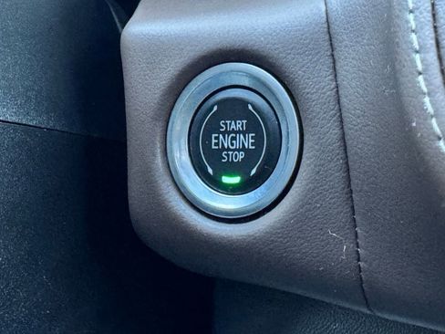 Used 2022 Chevrolet Suburban High Country image 30