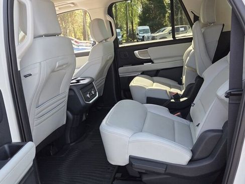 Used 2025 Ford Expedition Max Platinum w/ Driver's Package image 9