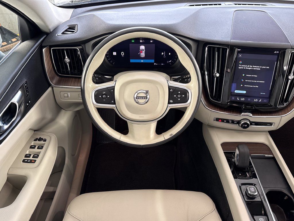 Used 2024 Volvo XC60 T8 Core AWD/4WD image 16
