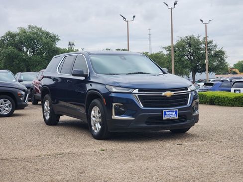 Used 2023 Chevrolet Traverse LS w/ LPO, Roadside Safety Package FWD image 3