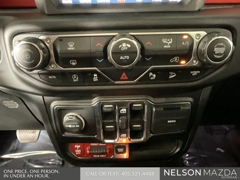 Used 2020 Jeep Wrangler Unlimited Rubicon AWD/4WD image 36