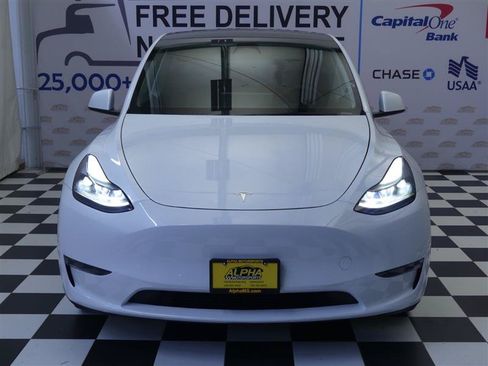 Used 2023 Tesla Model Y Long Range AWD/4WD image 2