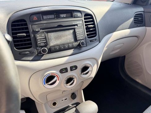 Used 2011 Hyundai Accent GS FWD image 9