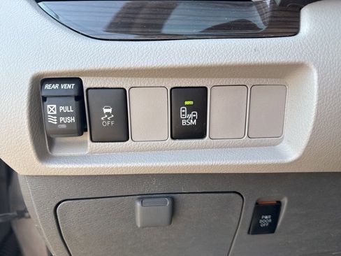 Used 2017 Toyota Sienna XLE image 26