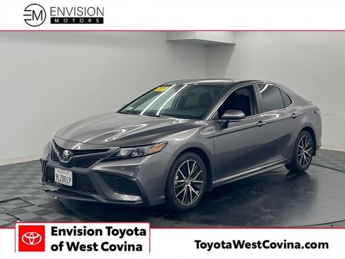 Used 2024 Toyota Camry SE FWD image 1
