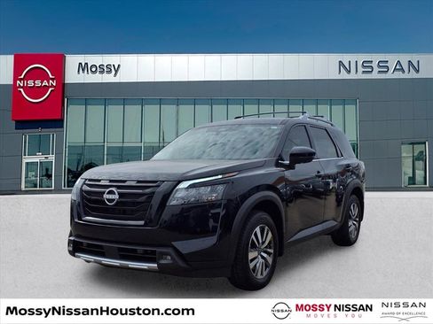 New 2025 Nissan Pathfinder SL image 4