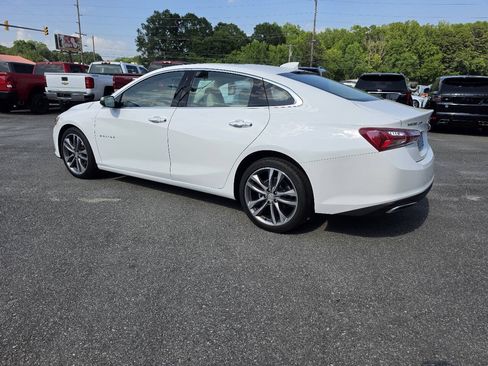 Used 2022 Chevrolet Malibu Premier FWD image 4
