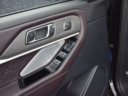 New 2025 Ford Explorer Platinum w/ Ultimate Package image 6