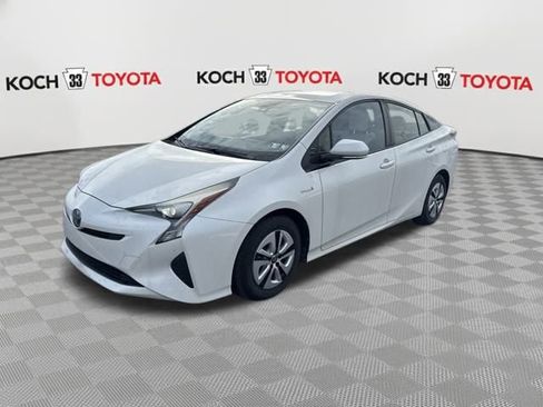 Used 2016 Toyota Prius Four image 3