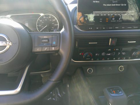 Used 2023 Nissan Rogue SL w/ SL Premium Package image 21