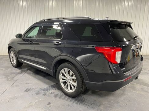 Used 2021 Ford Explorer XLT w/ Equipment Group 202A image 3