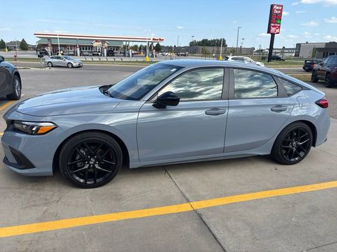 Used 2023 Honda Civic Sport image 3