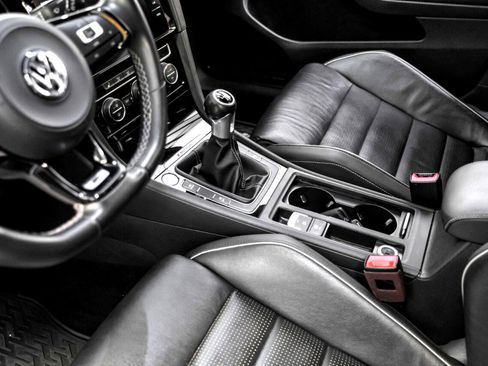 Used 2019 Volkswagen Golf R 4-Door image 19