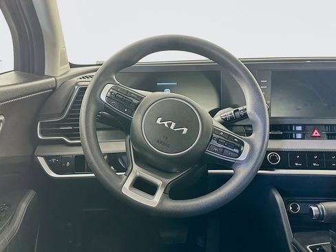 Used 2025 Kia Sportage LX image 17