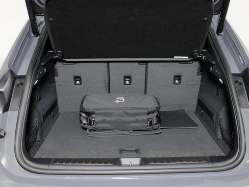 Certified 2025 Porsche Macan 4S Electric image 15