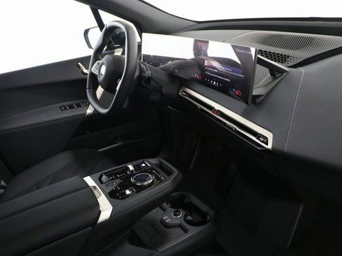 Used 2025 BMW iX xDrive50 image 32