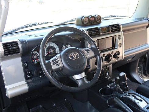 Used 2011 Toyota FJ Cruiser 4WD w/ Upgrade Pkg image 16