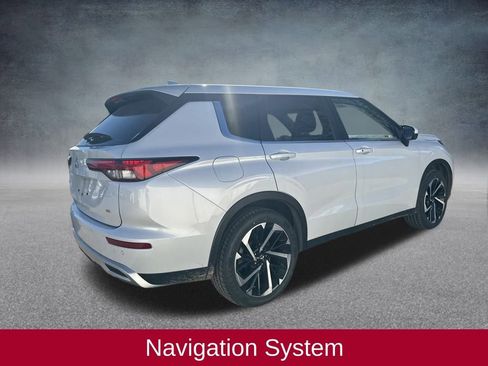 Used 2024 Mitsubishi Outlander SE Black Edition image 6