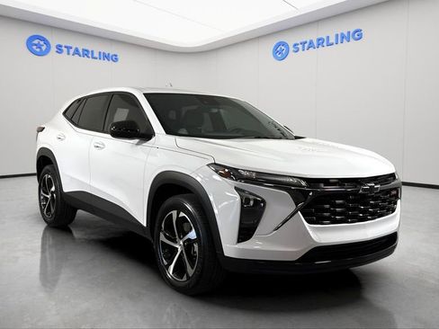 Certified 2024 Chevrolet Trax RS w/ Driver Confidence Package image 14