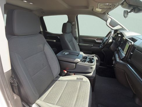 Used 2024 Chevrolet Silverado 1500 LT AWD/4WD image 10