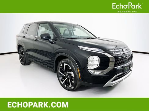 Used 2024 Mitsubishi Outlander SE image 1