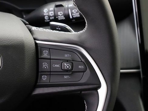 New 2025 Jeep Grand Cherokee Altitude image 23