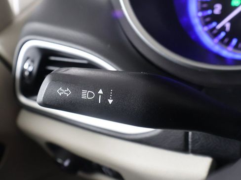 Used 2024 Chrysler Pacifica Touring-L image 37