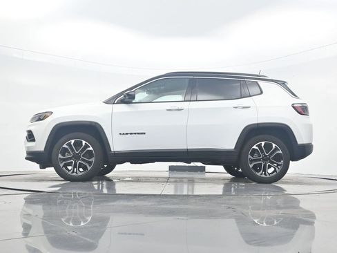 Used 2022 Jeep Compass Limited AWD/4WD image 32