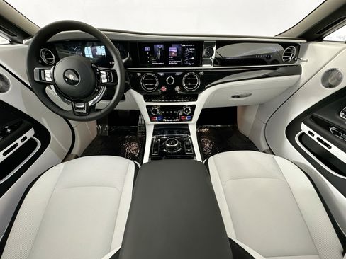 New 2026 Rolls-Royce Spectre image 4
