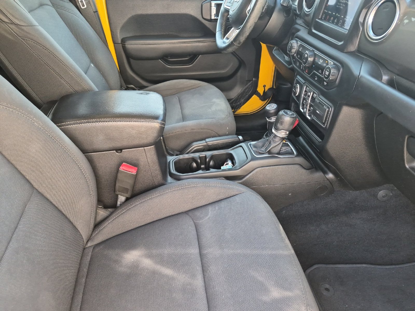Used 2019 Jeep Wrangler Unlimited Sahara AWD/4WD image 30