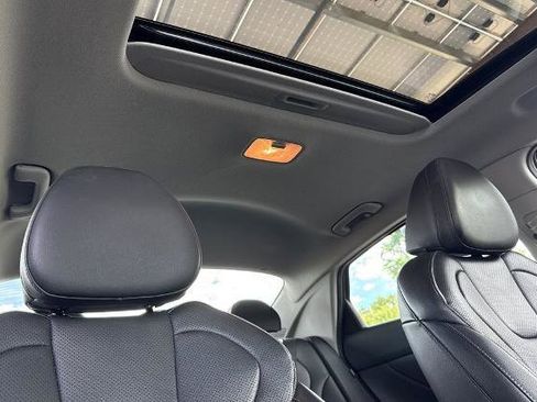 Used 2025 Hyundai Elantra Limited FWD image 24
