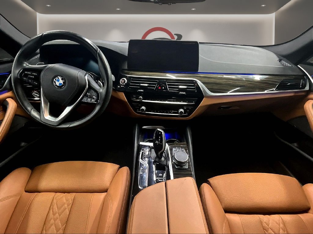 Used 2021 BMW 530i w/ Premium Package RWD image 9