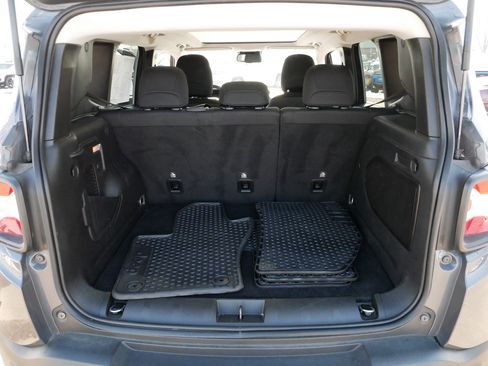 Used 2023 Jeep Renegade Altitude w/ Sun/Sound Group image 18