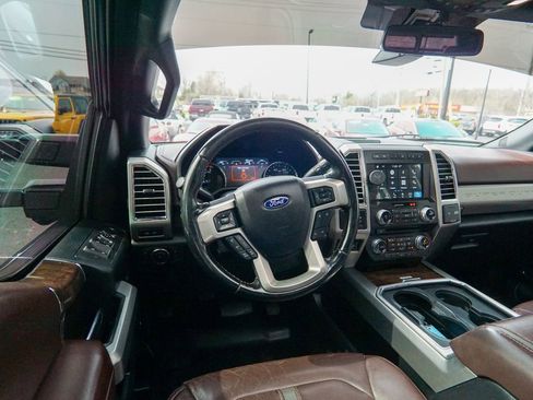 Used 2017 Ford F350 Platinum w/ Platinum Ultimate Package image 13