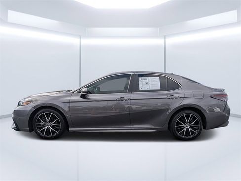 Used 2024 Toyota Camry SE w/ Cold Weather Package image 6