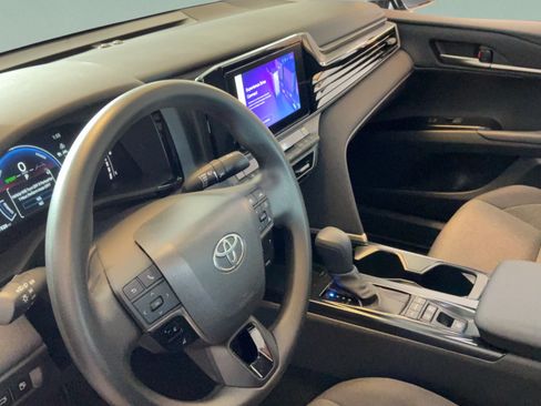 Used 2025 Toyota Camry LE w/ Convenience Package FWD image 19