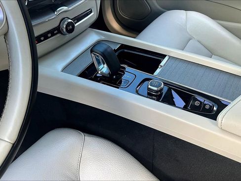 Certified 2023 Volvo XC60 B5 Plus w/ Climate Package AWD/4WD image 19