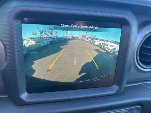 Used 2023 Jeep Wrangler Unlimited w/ Sun & Screen Package image 53