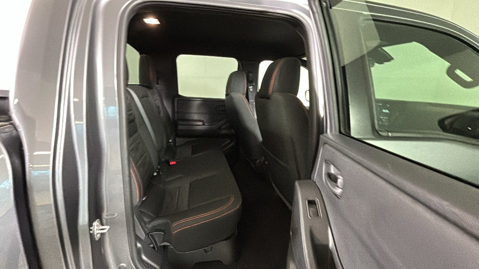 Used 2026 Nissan Frontier PRO-4X AWD/4WD image 35