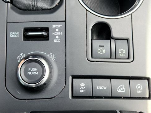 Used 2021 Toyota Highlander XSE image 28