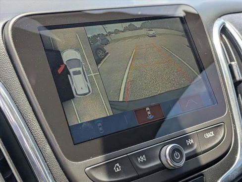 Used 2018 Chevrolet Equinox Premier FWD image 12