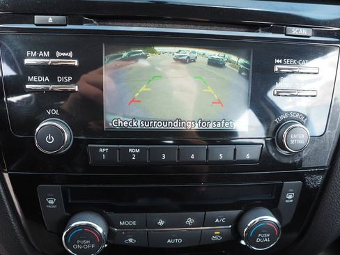 Used 2018 Nissan Rogue Sport SV AWD/4WD image 25