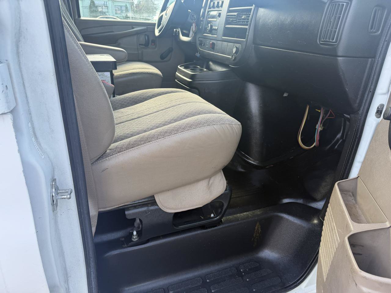 Used 2011 Chevrolet Express 2500 RWD image 13