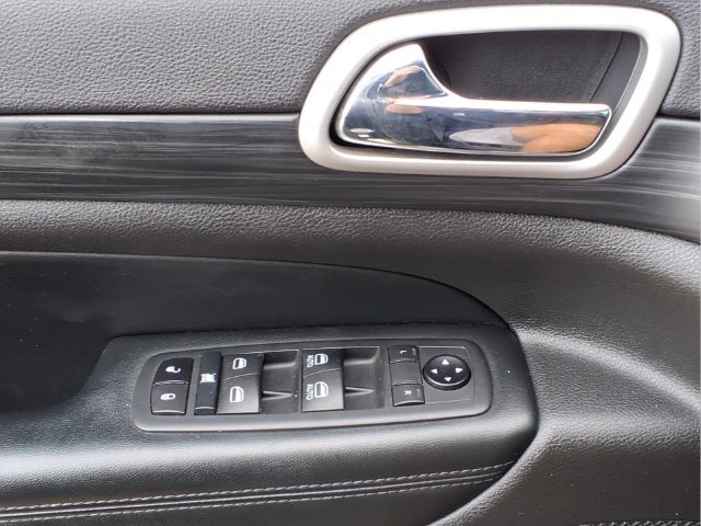 Used 2020 Jeep Grand Cherokee Altitude AWD/4WD image 16