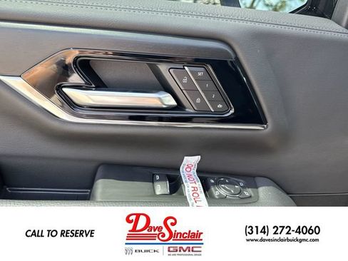 New 2026 GMC Yukon Denali w/ Denali Reserve Package AWD/4WD image 13