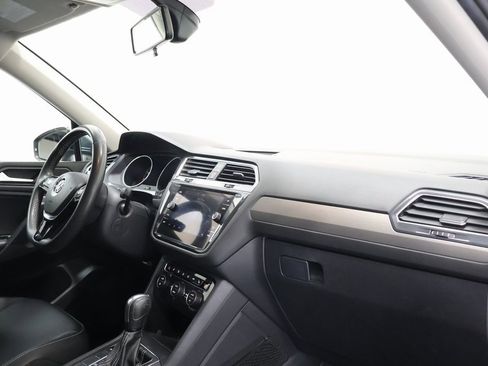 Used 2021 Volkswagen Tiguan SE image 23