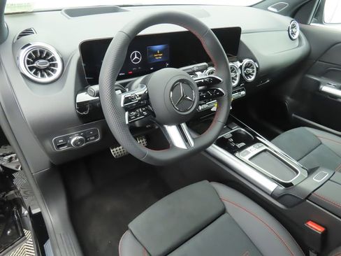 Certified 2025 Mercedes-Benz GLA 250 image 9