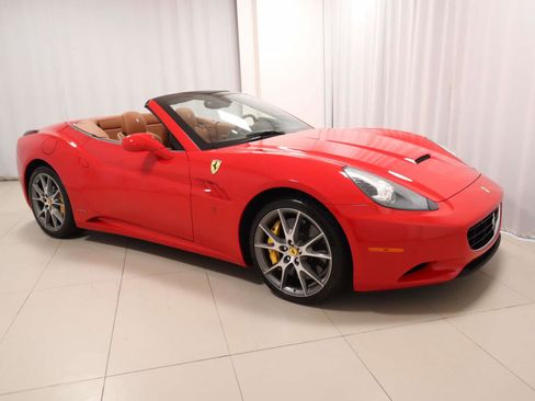 Used 2014 Ferrari California RWD image 6